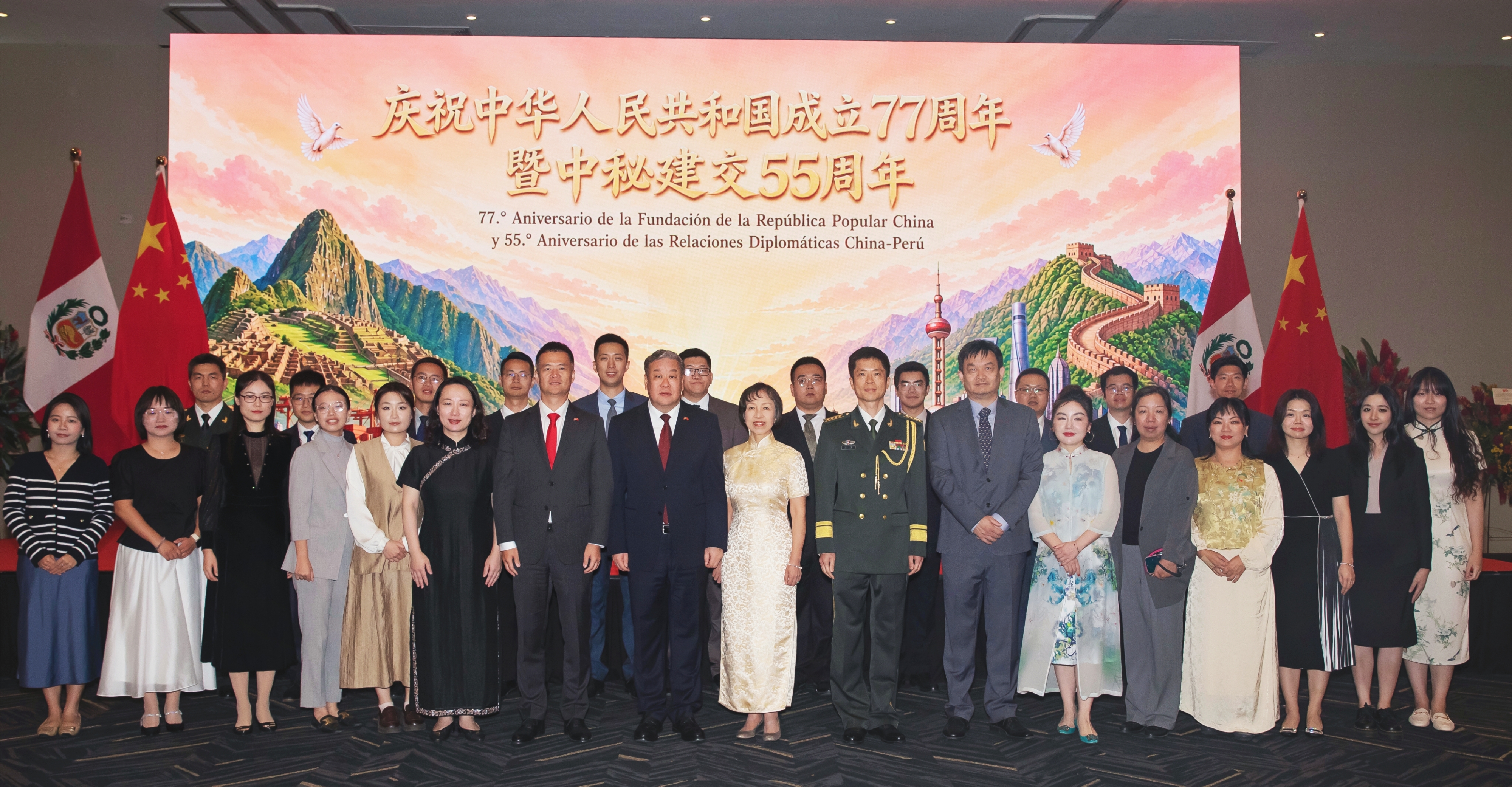 20260923 使馆合影.jpg